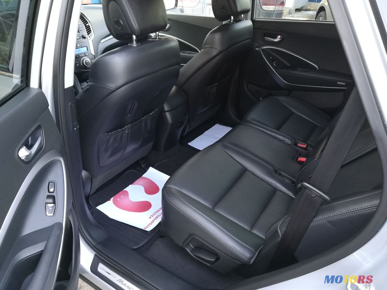 2013' Hyundai Grand Santa Fe photo #5