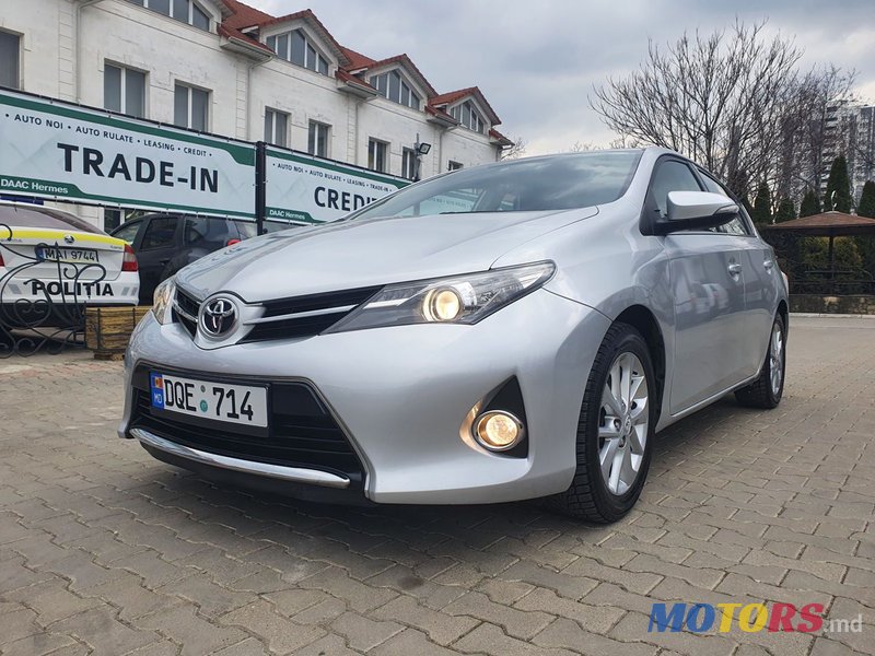 2014' Toyota Auris photo #3