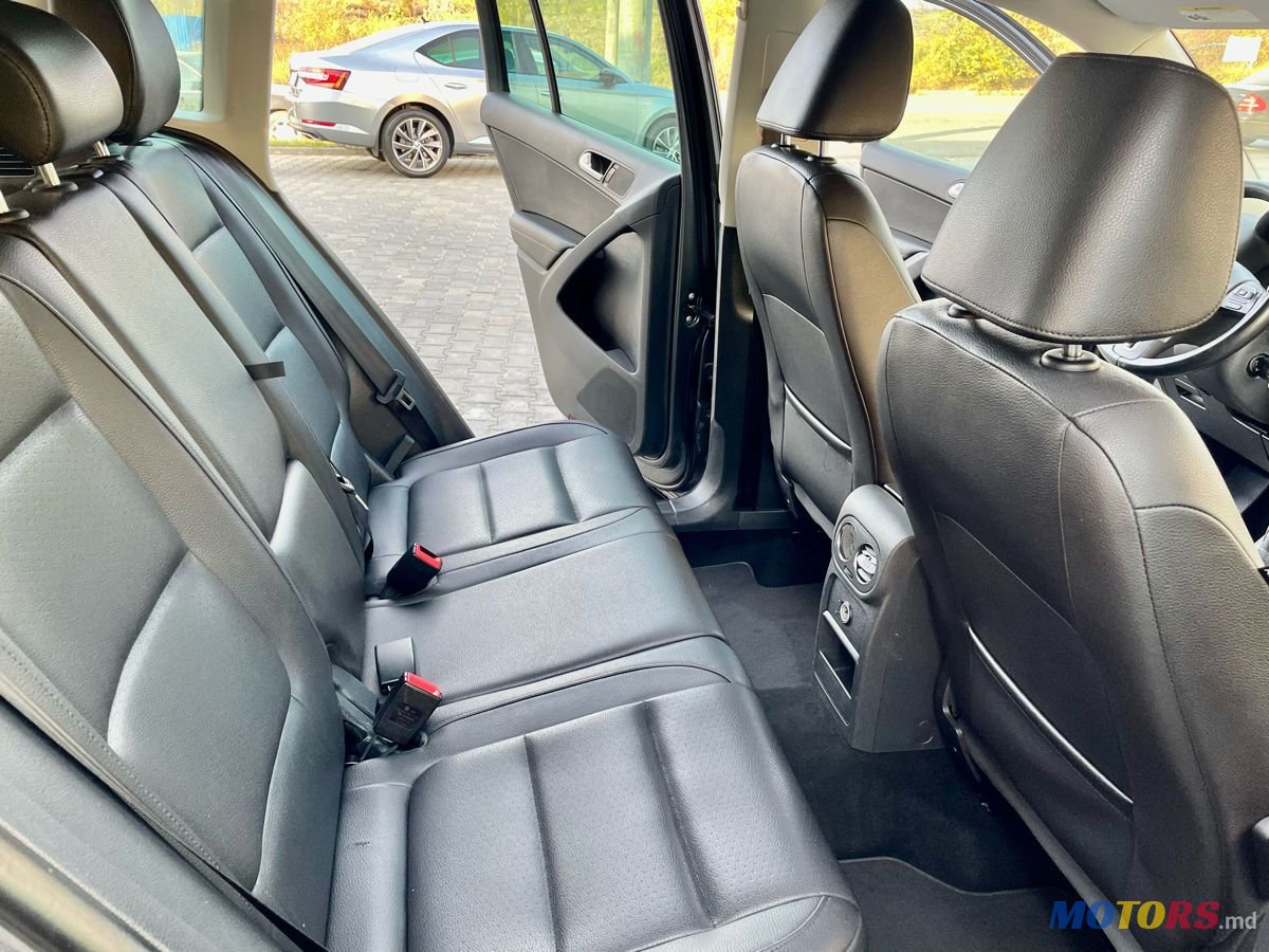 2012' Volkswagen Tiguan photo #2