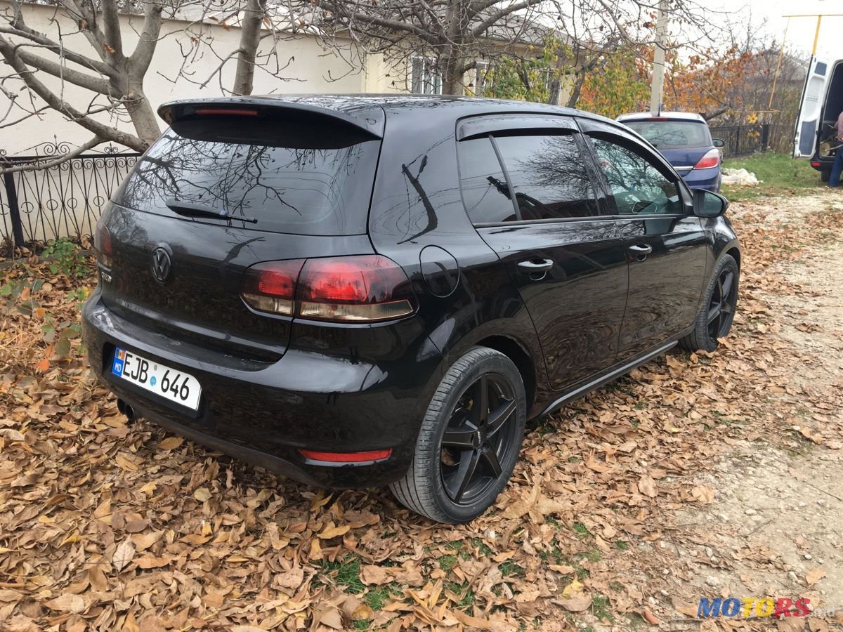 2009' Volkswagen Golf photo #2