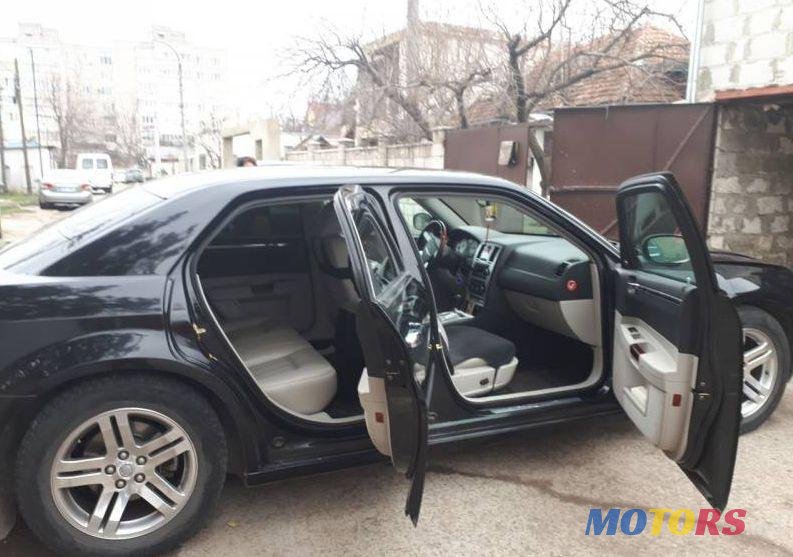 2005' Chrysler 300C photo #2