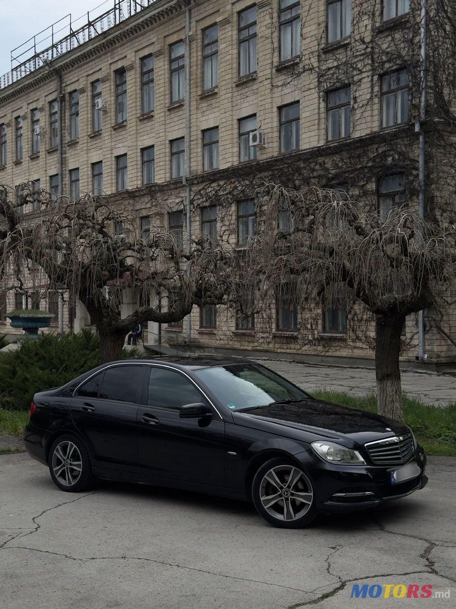 2011' Mercedes-Benz C-Class photo #2