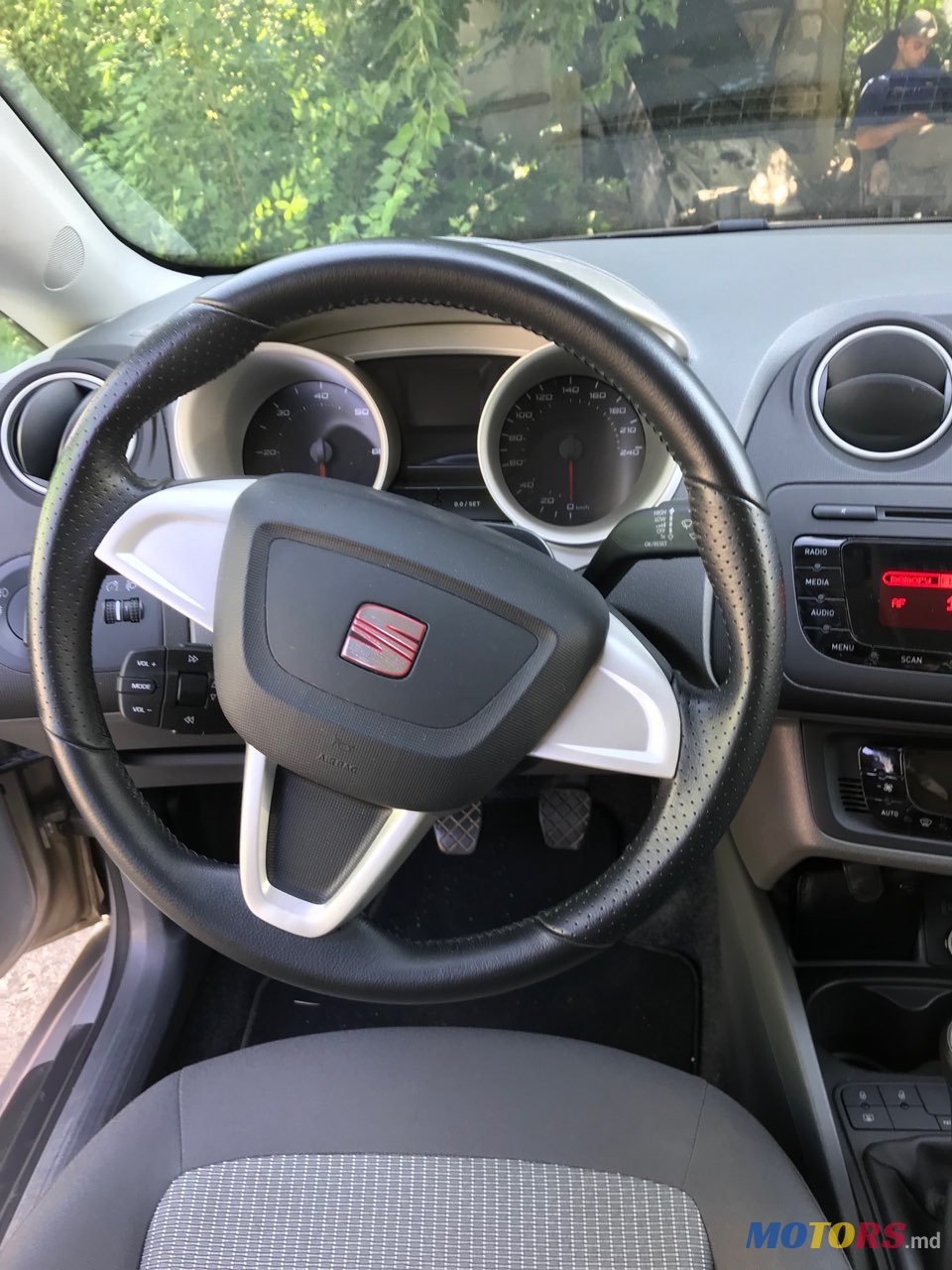 2011' SEAT Ibiza photo #3