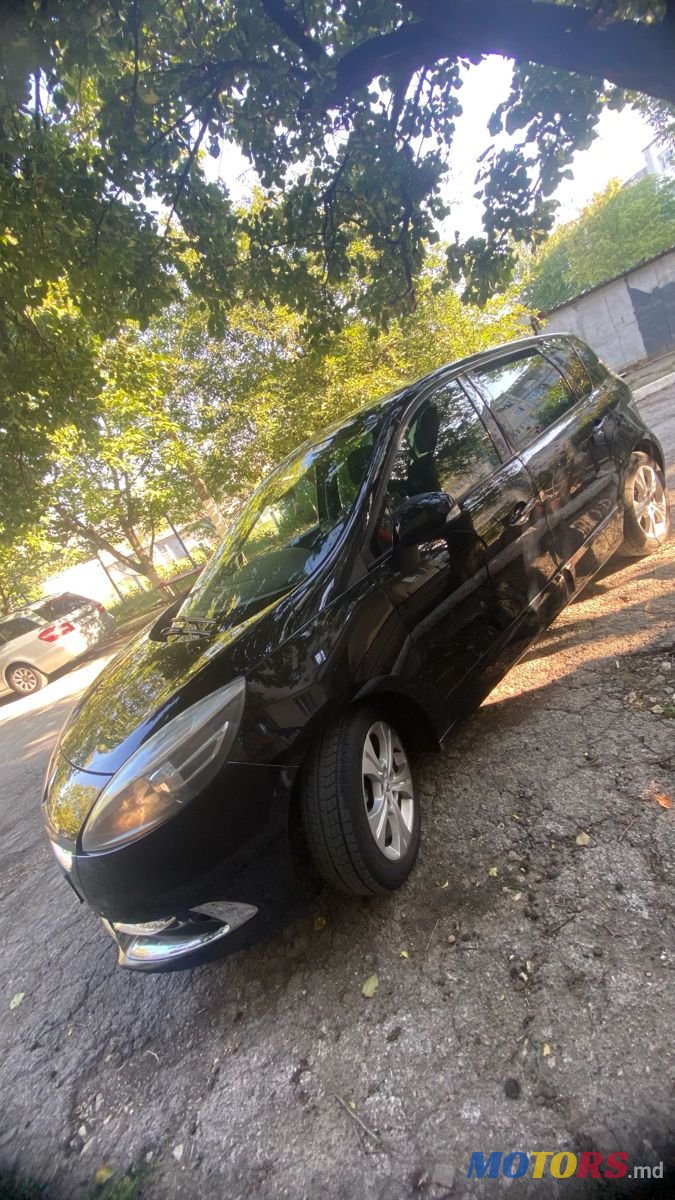 2012' Renault Scenic photo #2