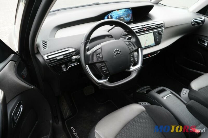 2014' Citroen C4 Picasso photo #2