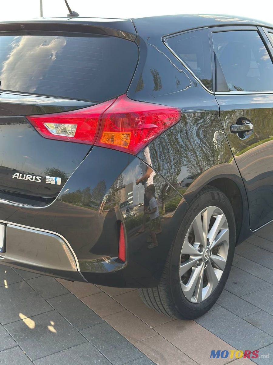 2013' Toyota Auris photo #1