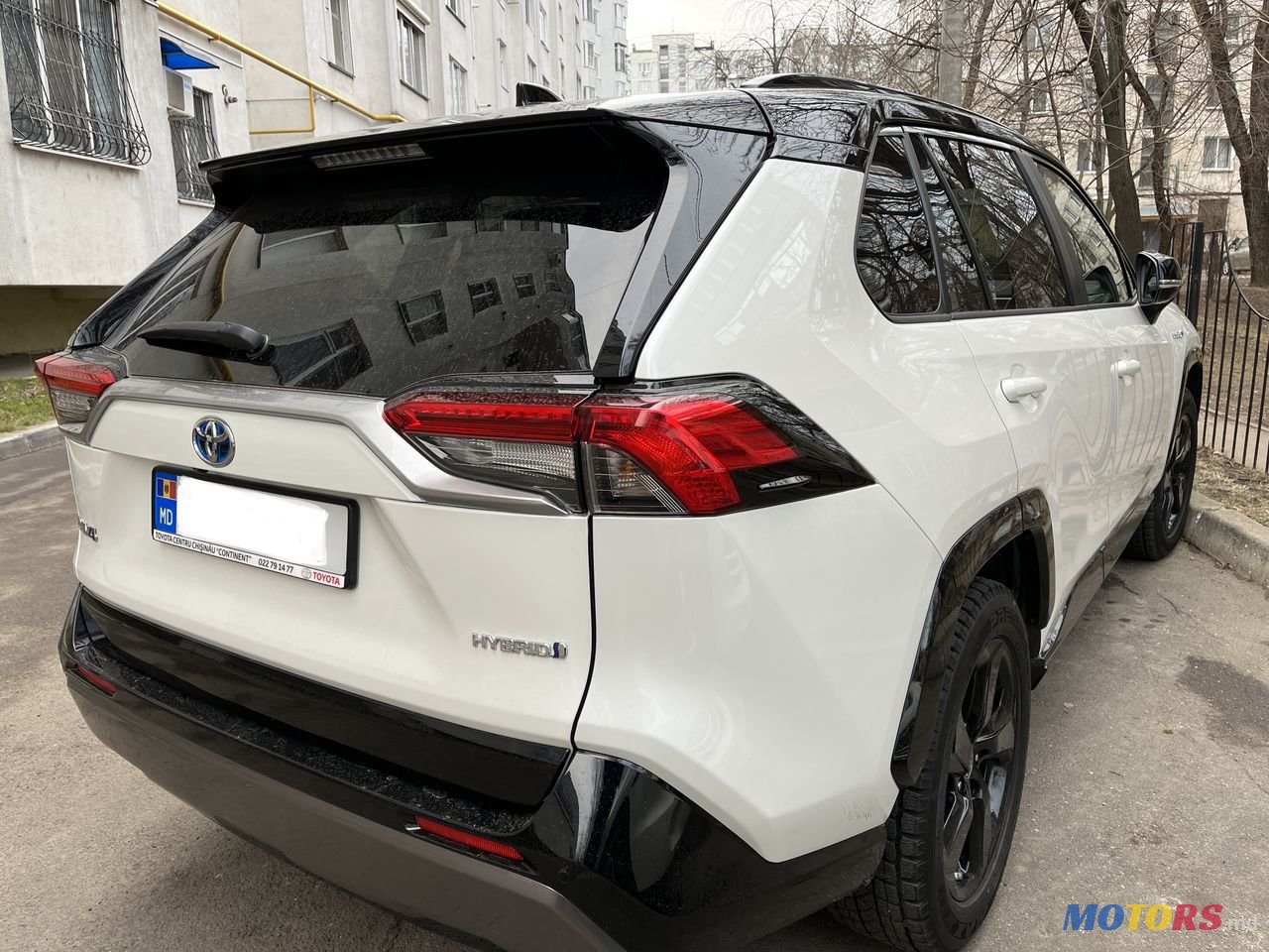 2020' Toyota RAV4 photo #3