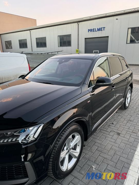 2020' Audi Q7 photo #1