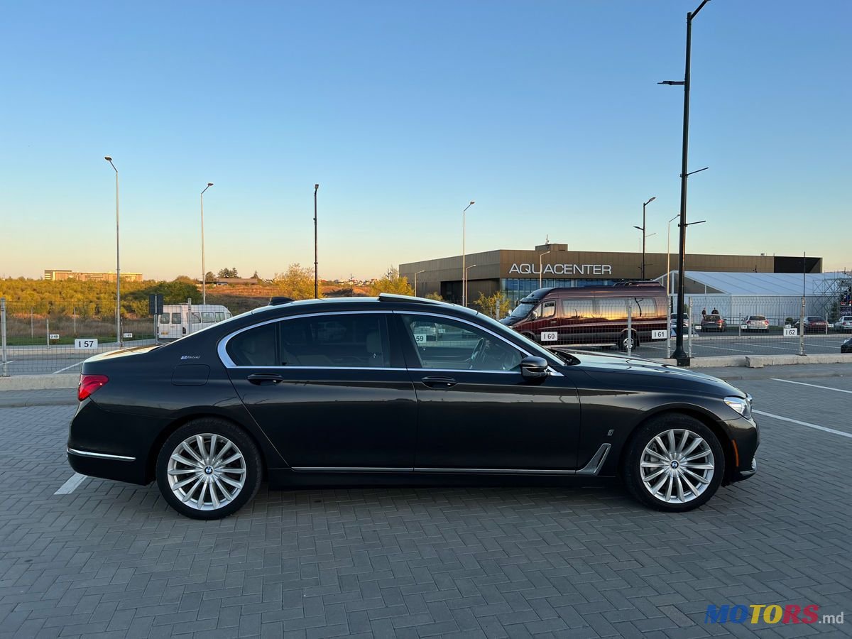 2017' BMW 7 Series photo #2