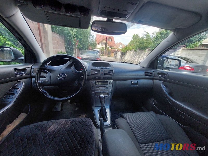 2005' Toyota Avensis photo #5