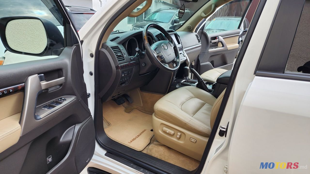 2008' Toyota Land Cruiser photo #5