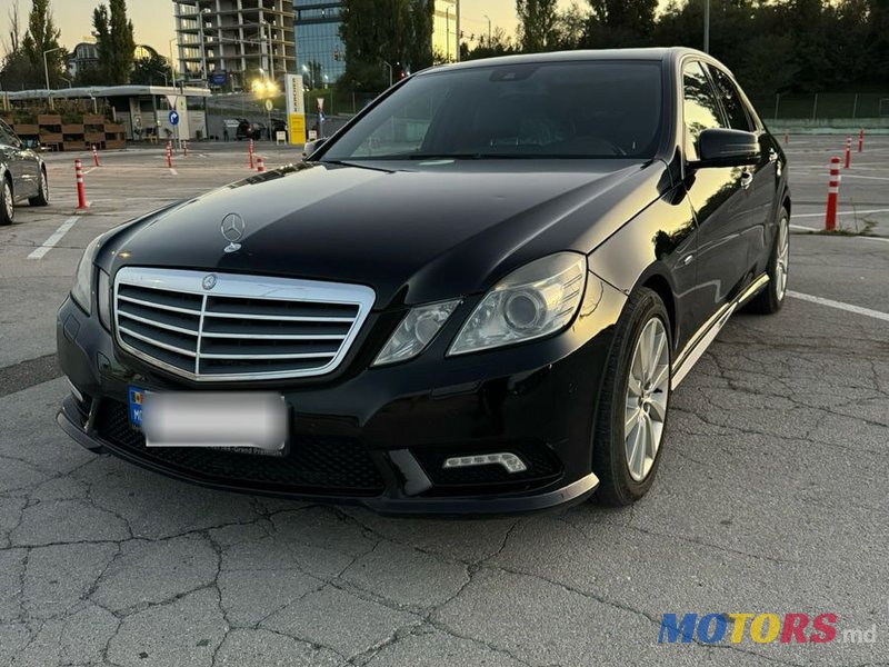 2011' Mercedes-Benz E-Class photo #2