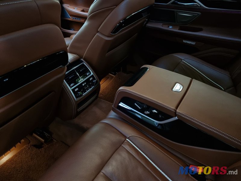 2016' BMW 7 Series photo #6