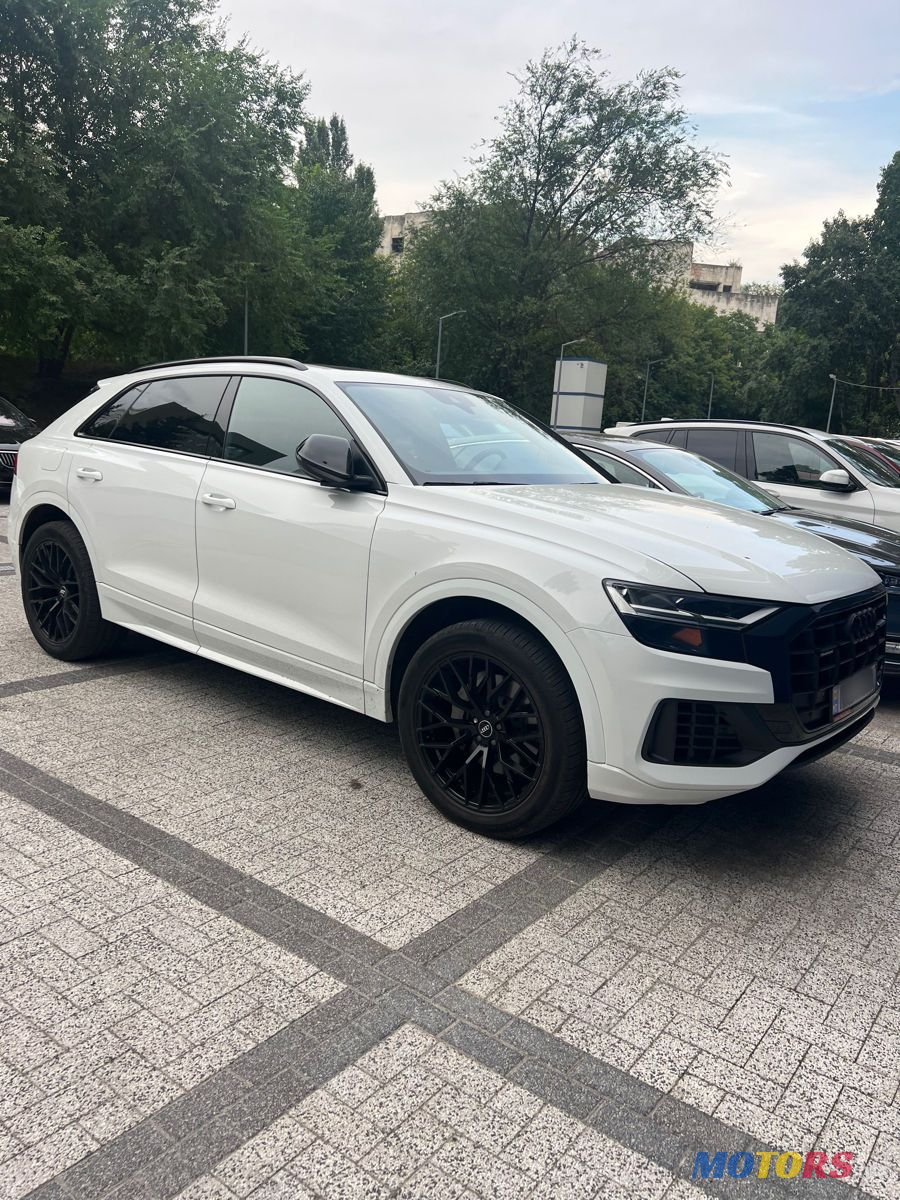 2019' Audi Q8 photo #6