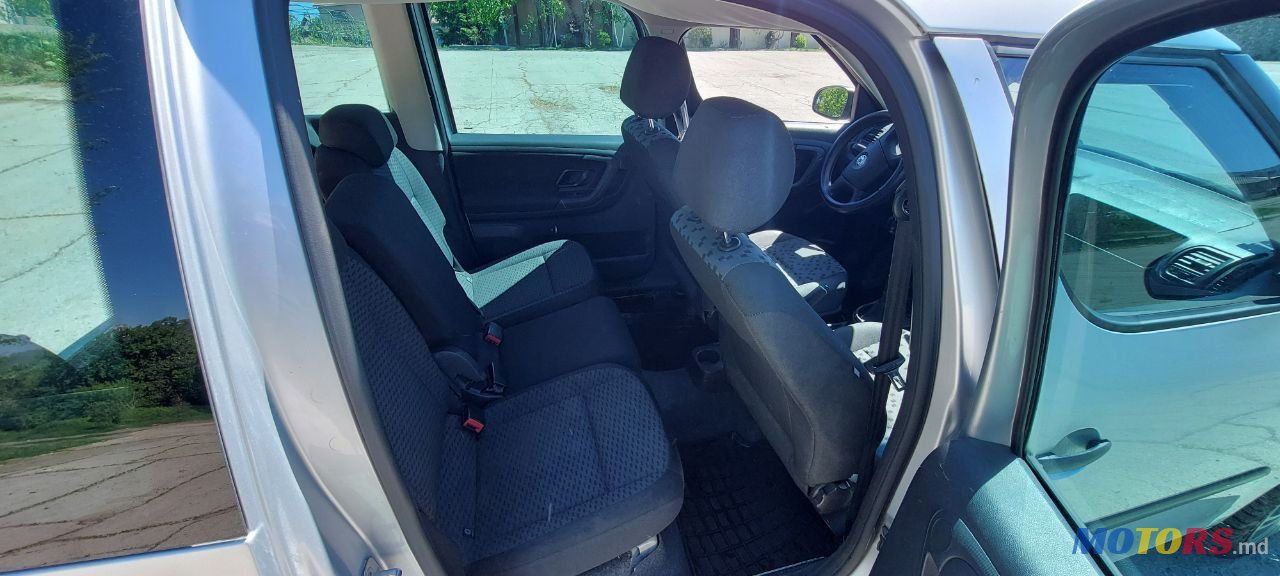 2009' Skoda Roomster photo #6