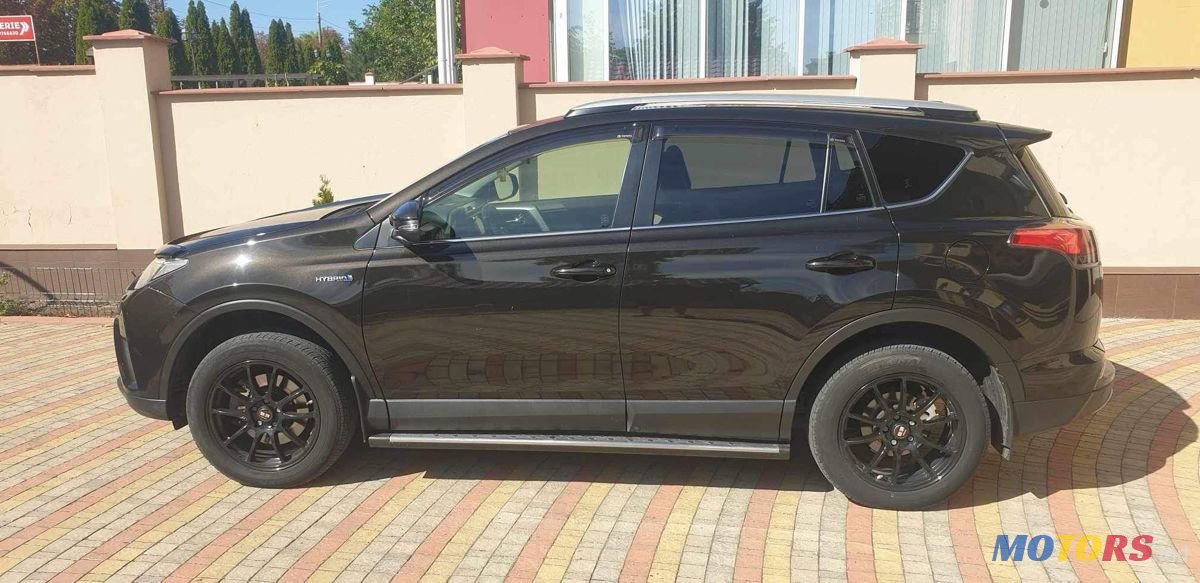 2018' Toyota RAV4 photo #3