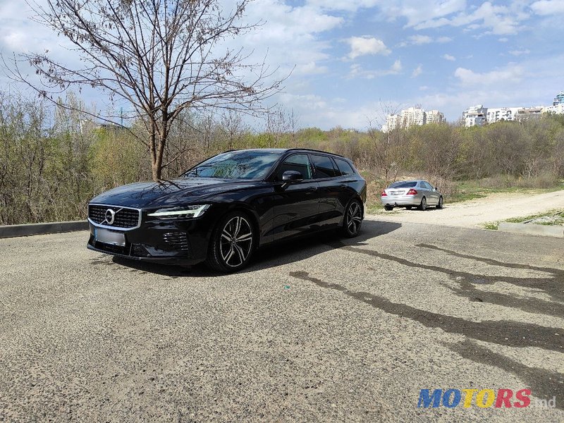 2019' Volvo V60 photo #1