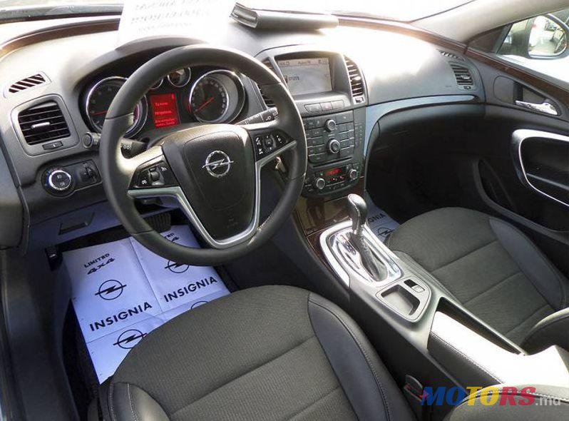 2010' Opel Insignia photo #2