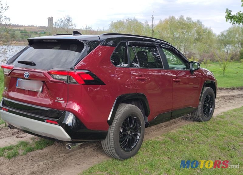 2020' Toyota RAV4 photo #3