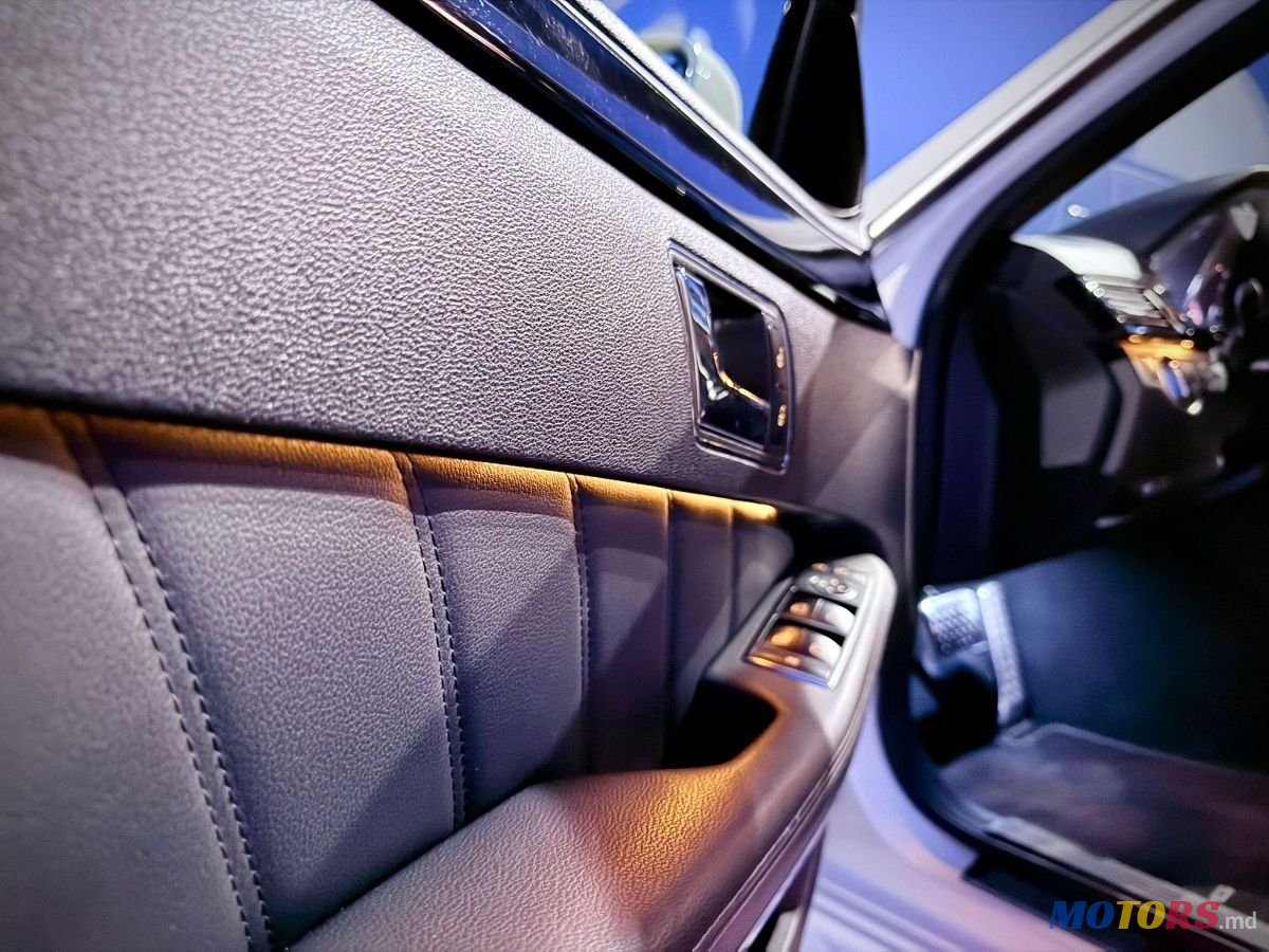 2010' Mercedes-Benz E-Class photo #3