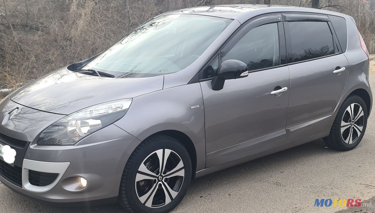2011' Renault Scenic photo #4
