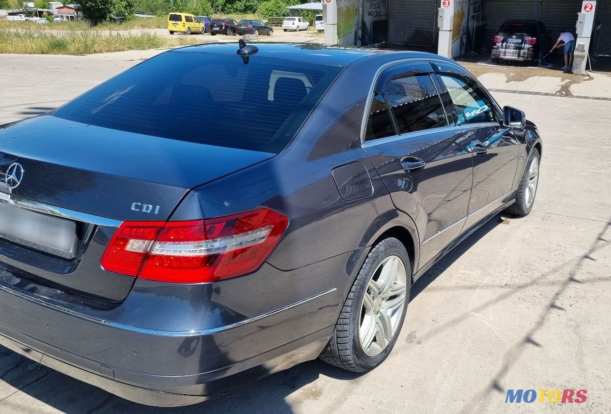 2011' Mercedes-Benz E-Class photo #6