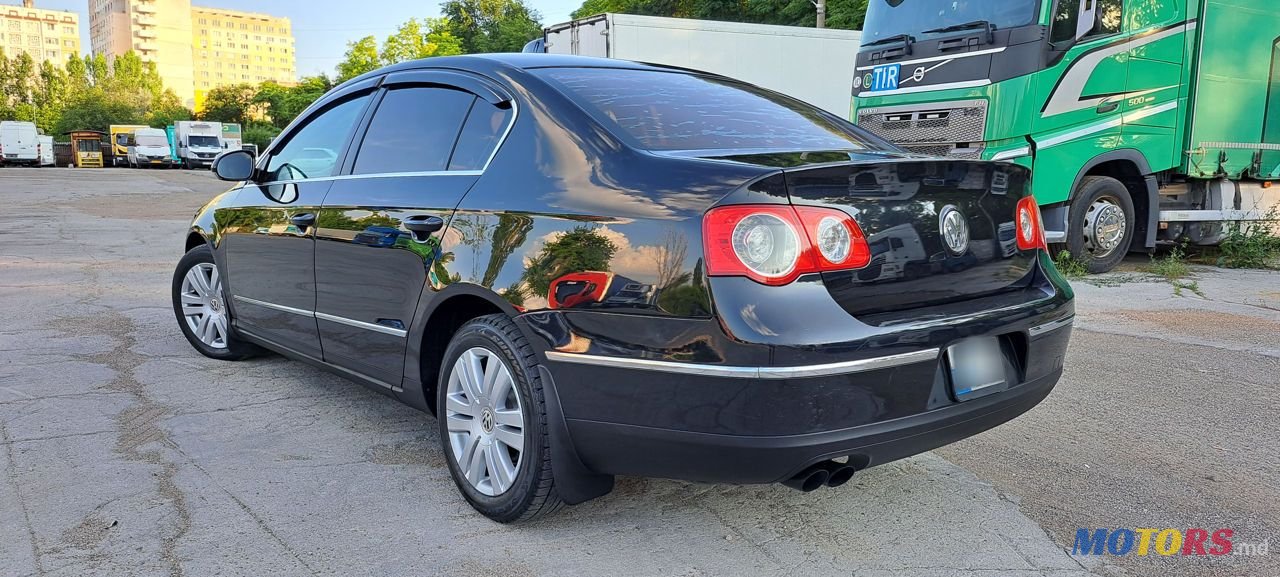 2009' Volkswagen Passat photo #2