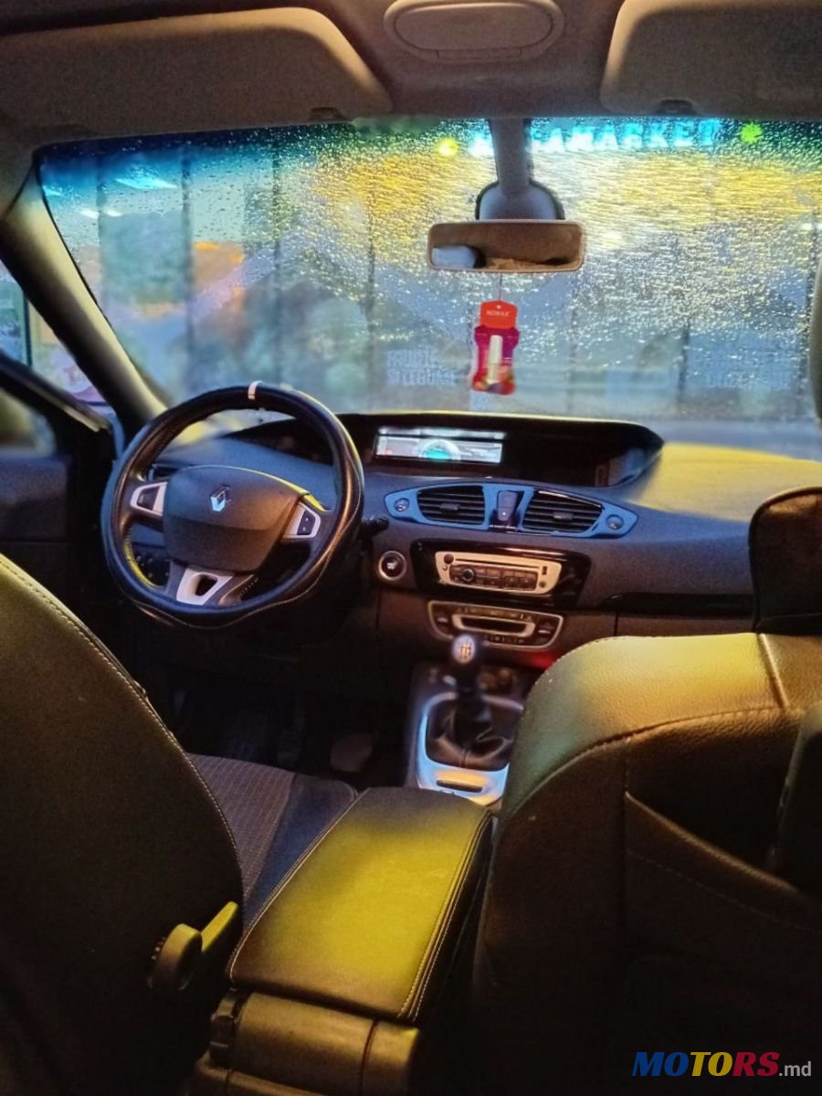 2012' Renault Grand Scenic photo #4