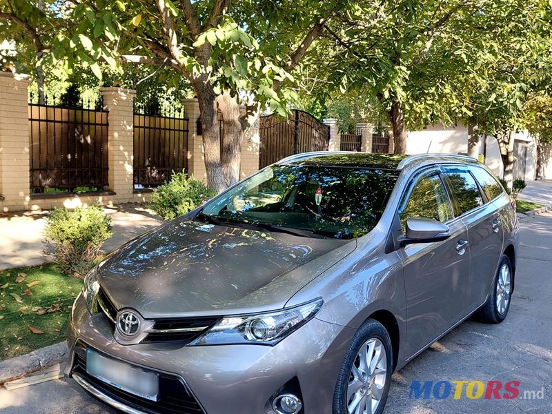 2014' Toyota Auris photo #1