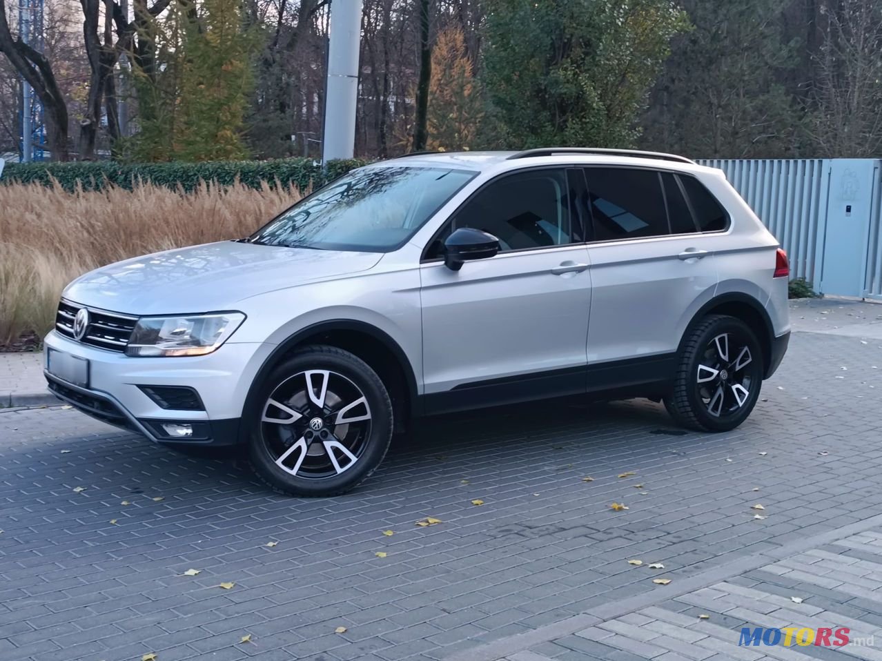 2019' Volkswagen Tiguan photo #3