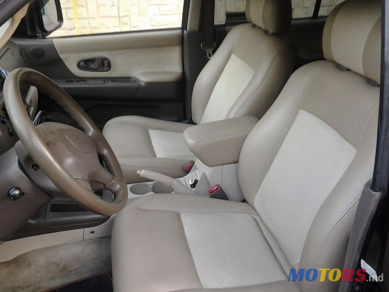 2001' Toyota Land Cruiser photo #4