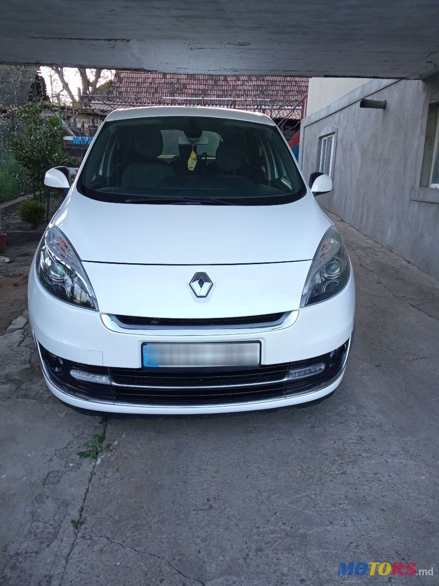 2011' Renault Grand Scenic photo #1