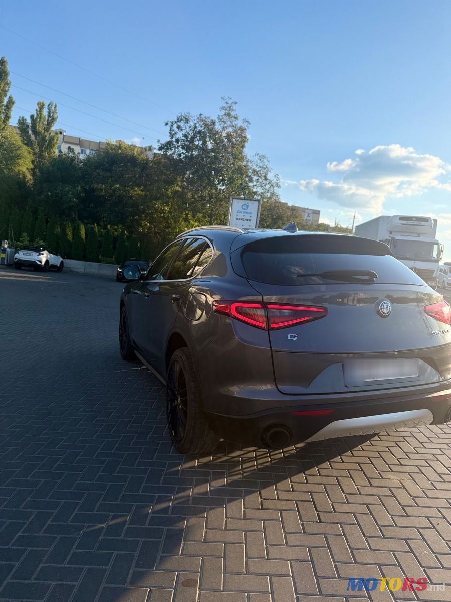 2018' Alfa Romeo Stelvio photo #6