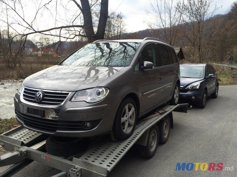 2007' Volkswagen Touran photo #1