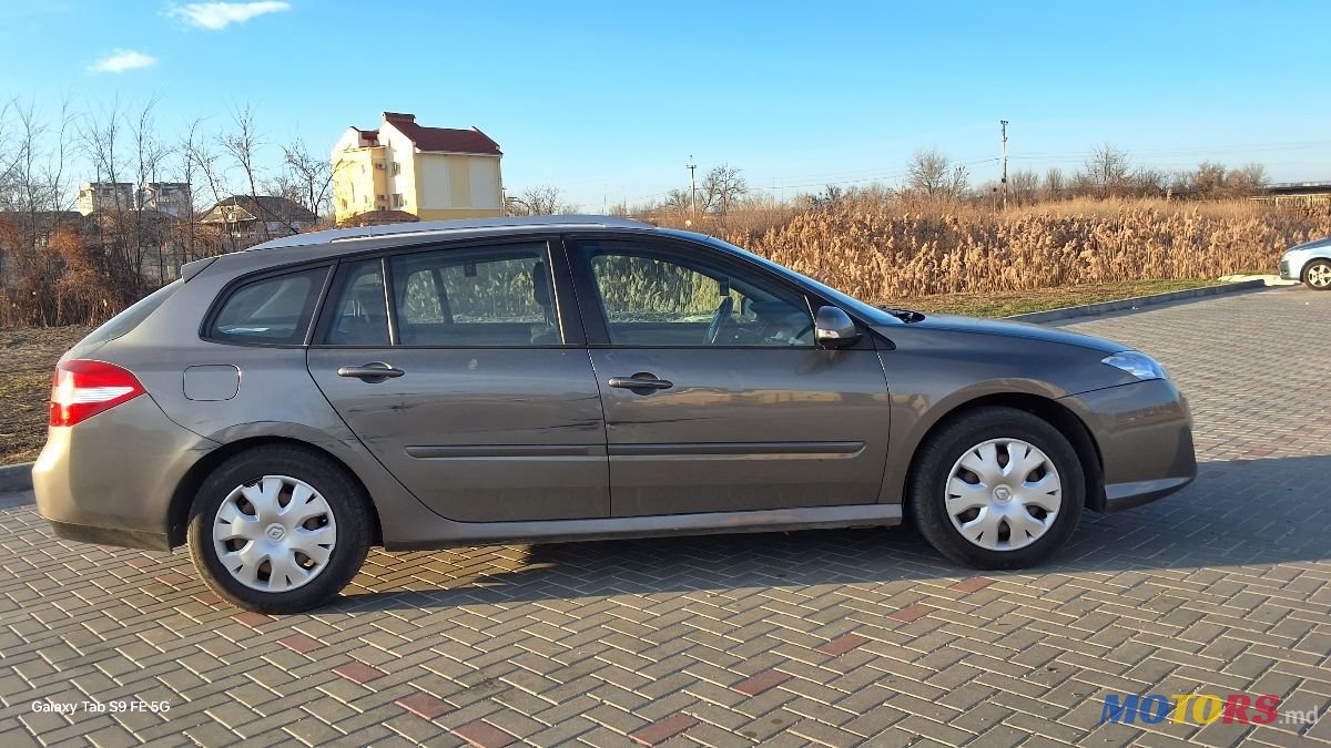 2008' Renault Laguna photo #1