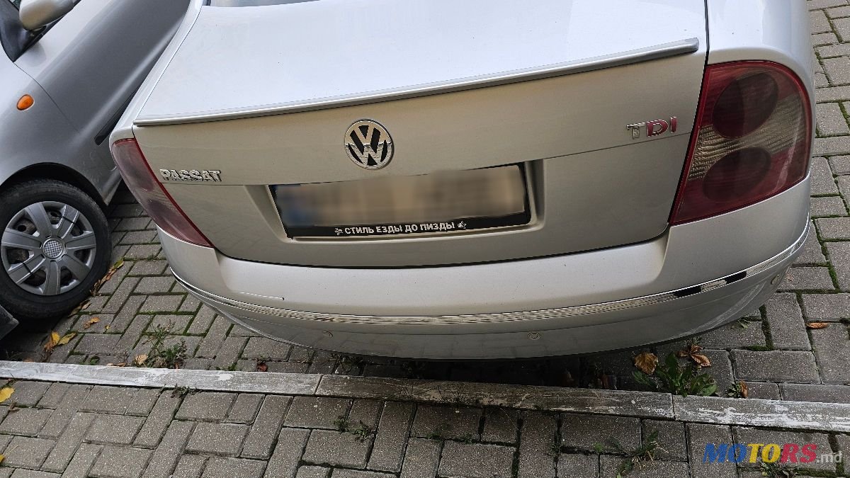 2004' Volkswagen Passat photo #4