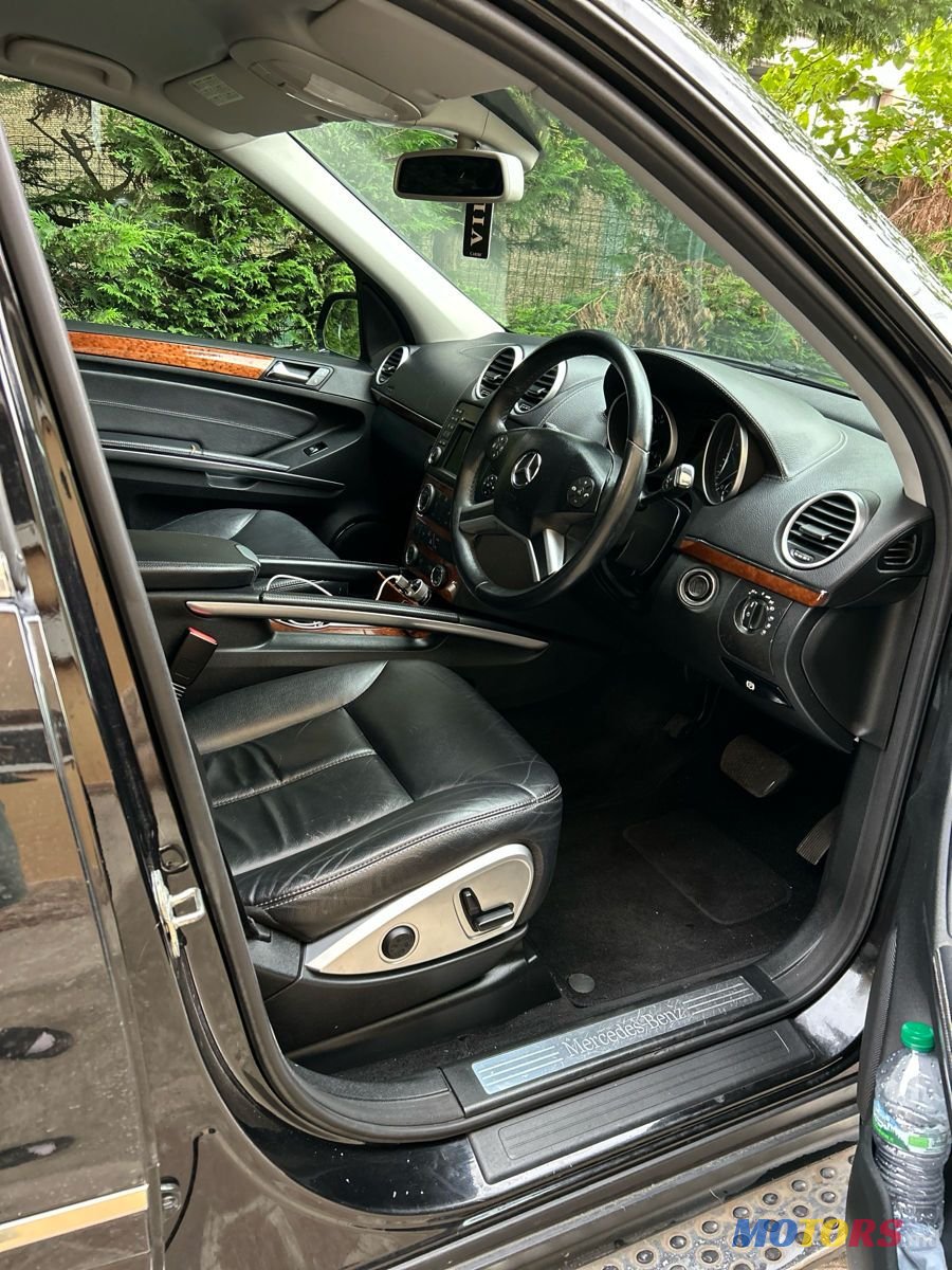 2009' Mercedes-Benz GL-Class photo #5