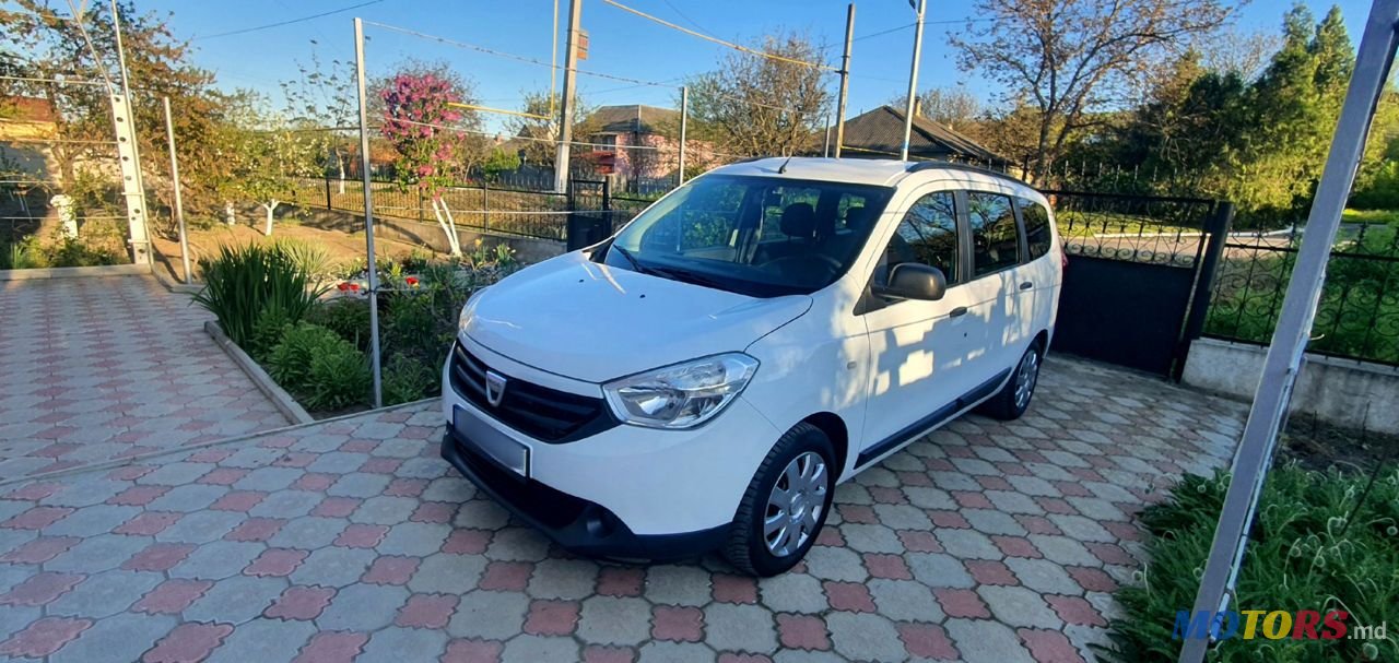 2013' Dacia Lodgy photo #2