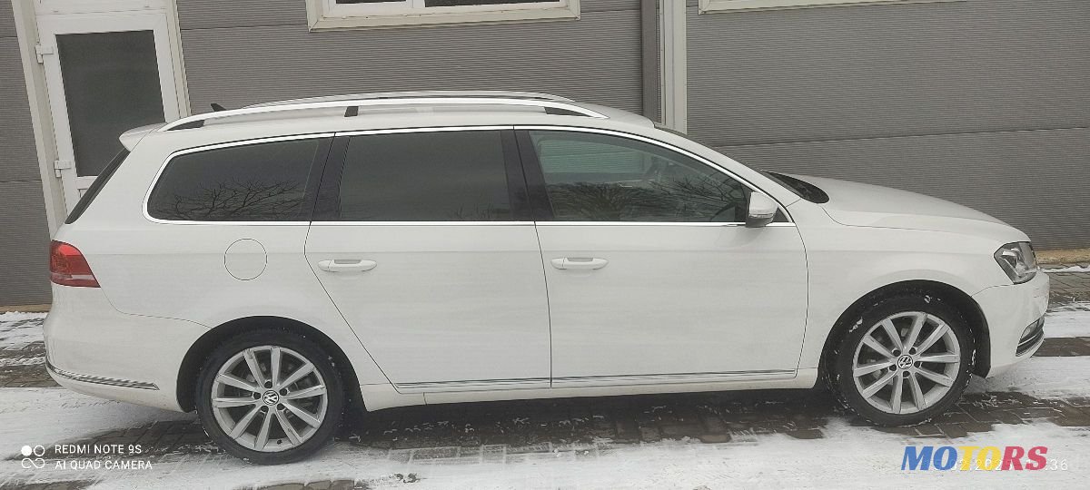 2011' Volkswagen Passat photo #5