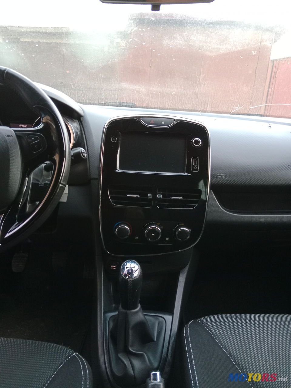 2013' Renault Clio photo #2