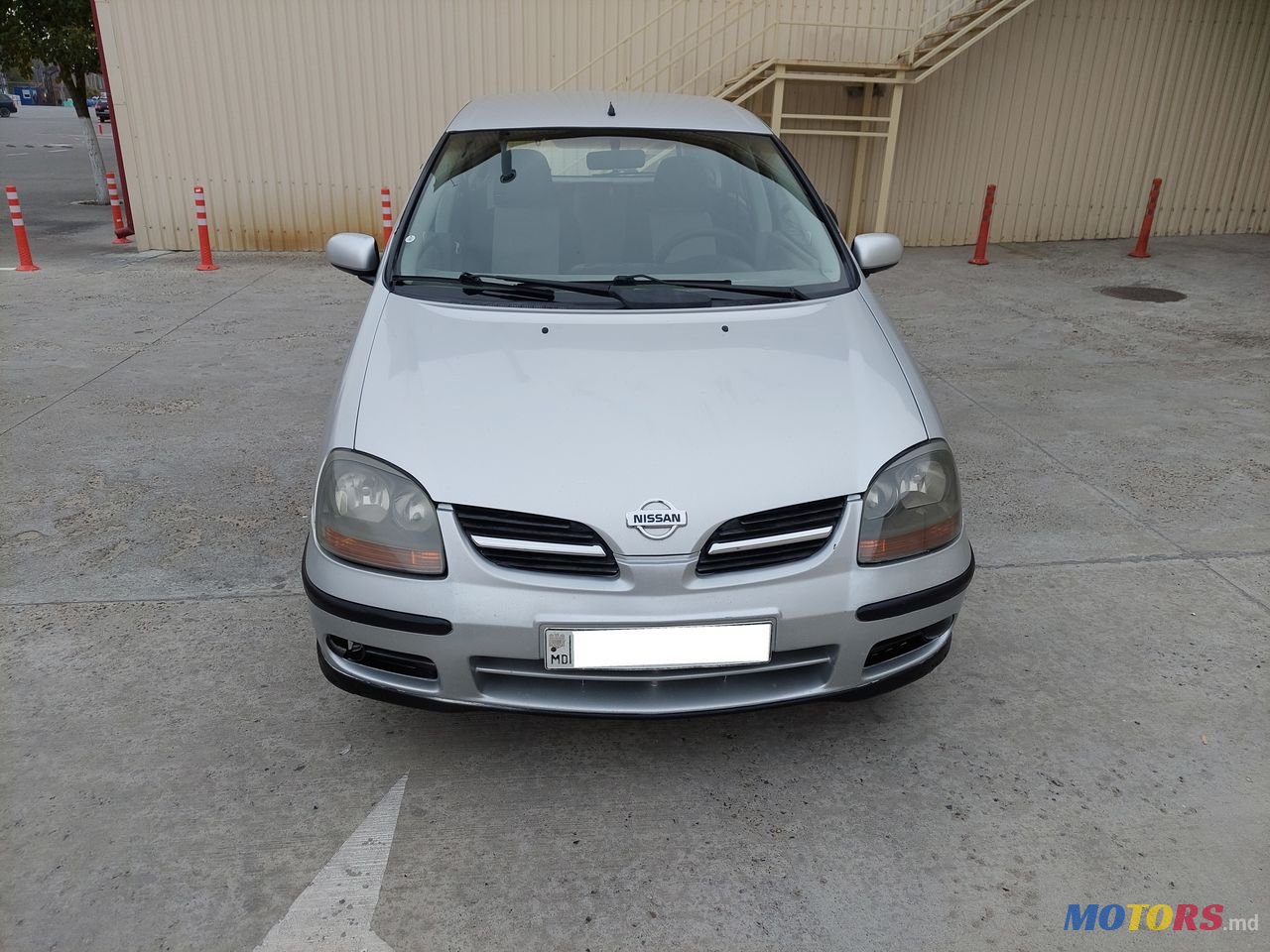 2002' Nissan Almera Tino photo #1