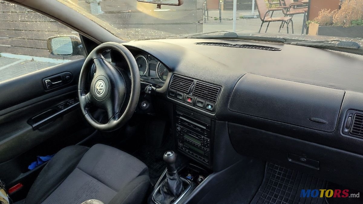 2003' Volkswagen Golf photo #4