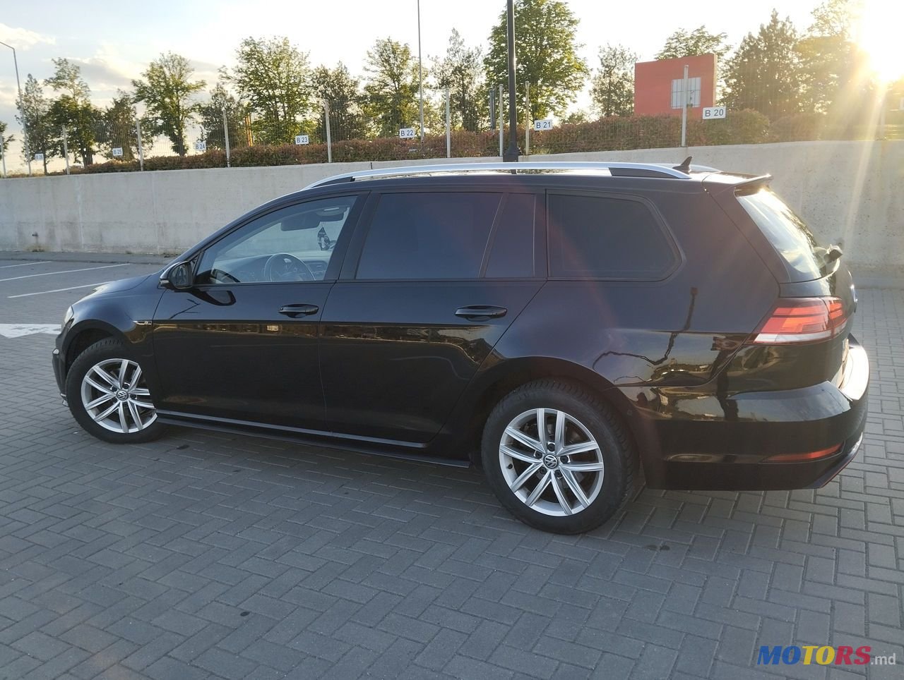2019' Volkswagen Golf photo #3
