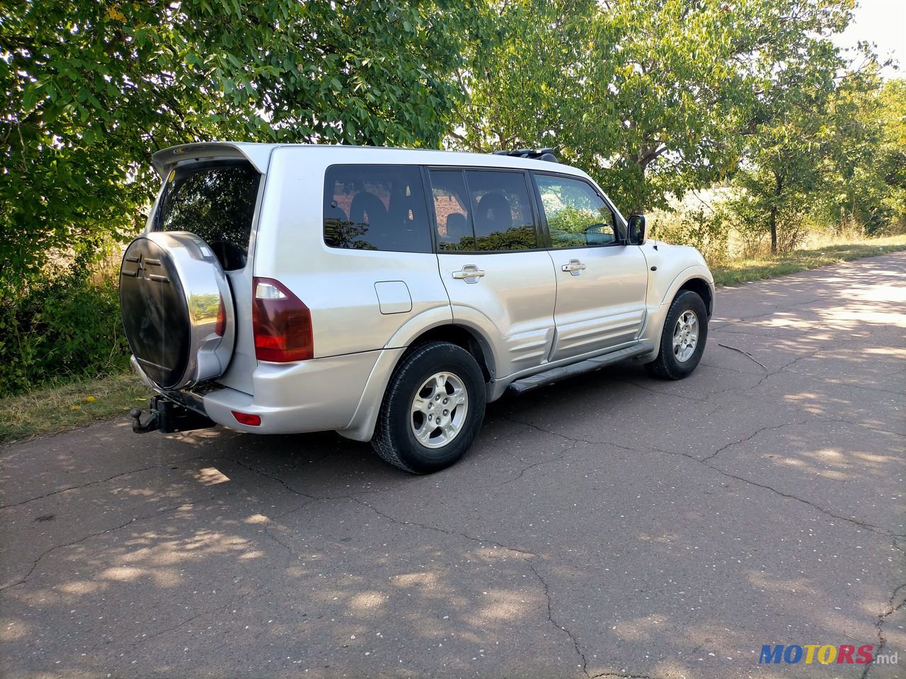 2001' Mitsubishi Pajero photo #3