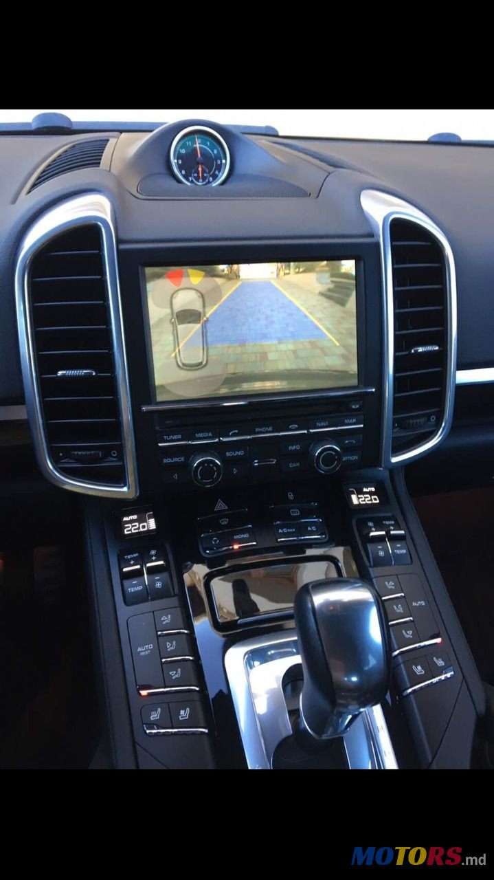 2013' Porsche Cayenne photo #3