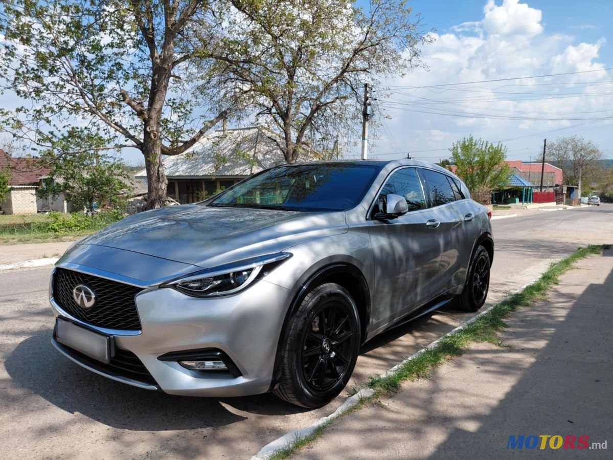 2017' Infiniti Q30 photo #4