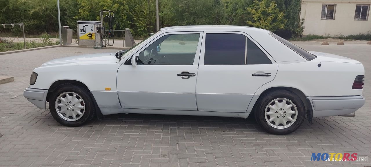 1992' Mercedes-Benz W124 photo #2