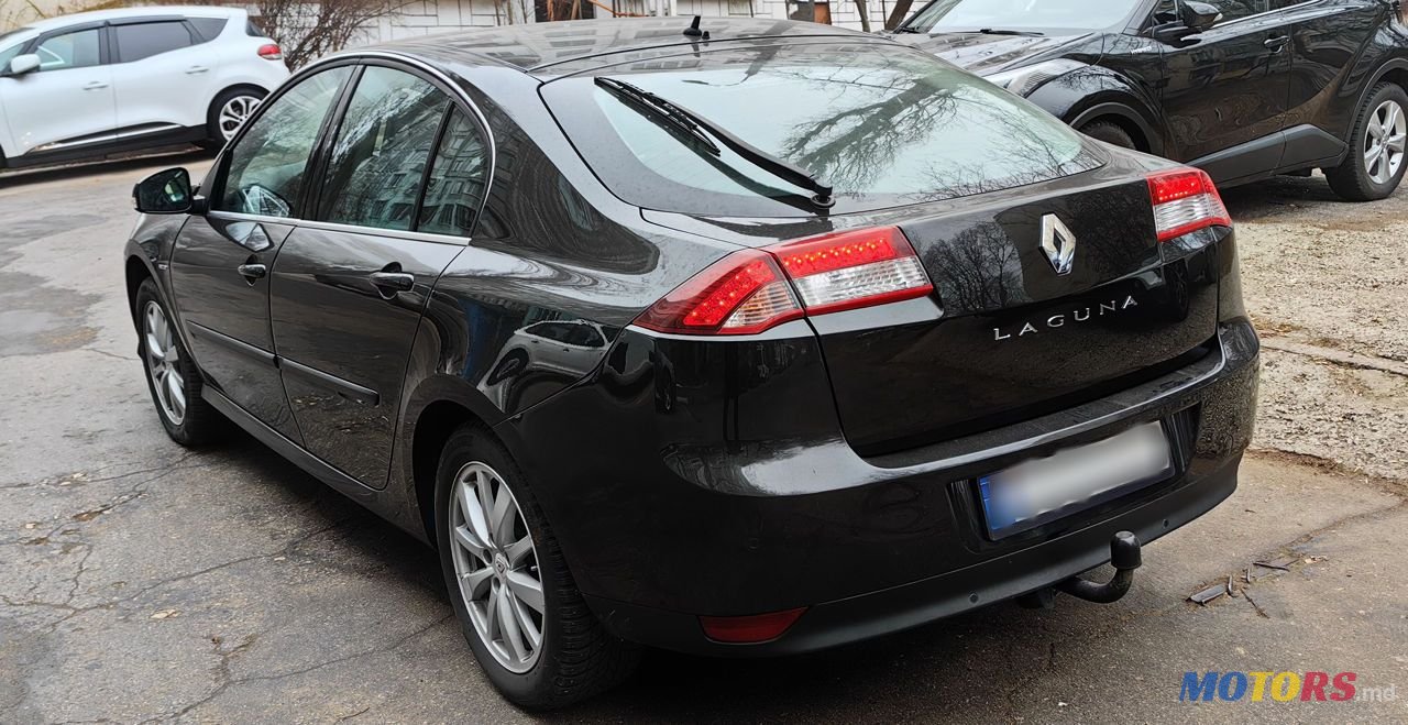 2011' Renault Laguna photo #2