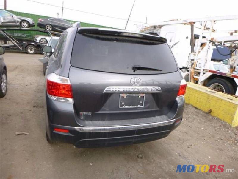 2013' Toyota Highlander photo #3