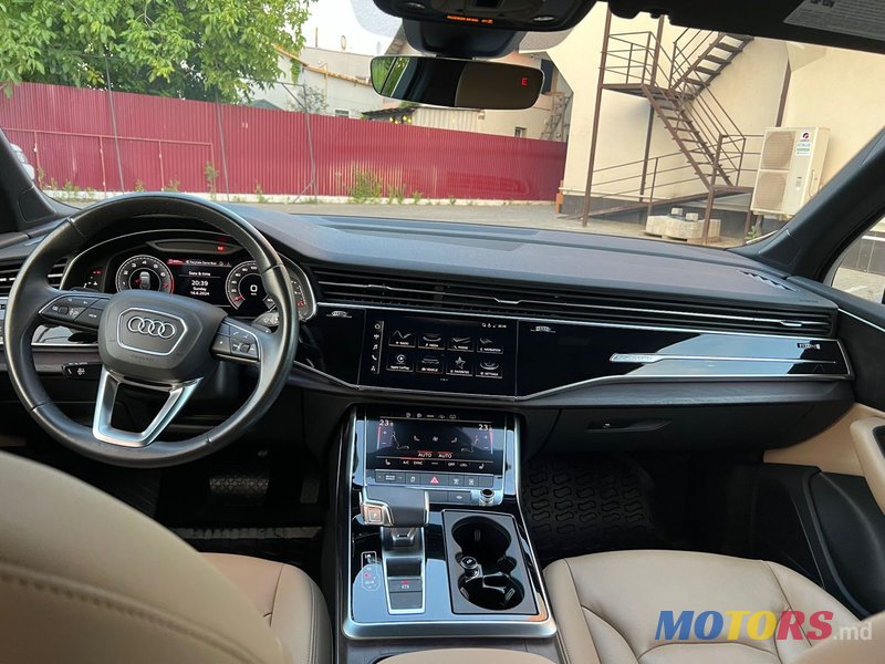 2020' Audi Q7 photo #4